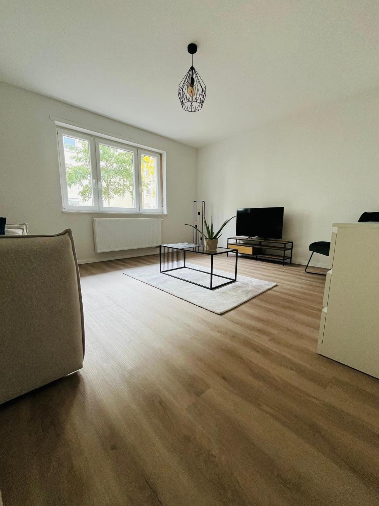 Black Forest City Apartment Mit Kostenlosem Parkplatz Freiburg Bagian luar foto