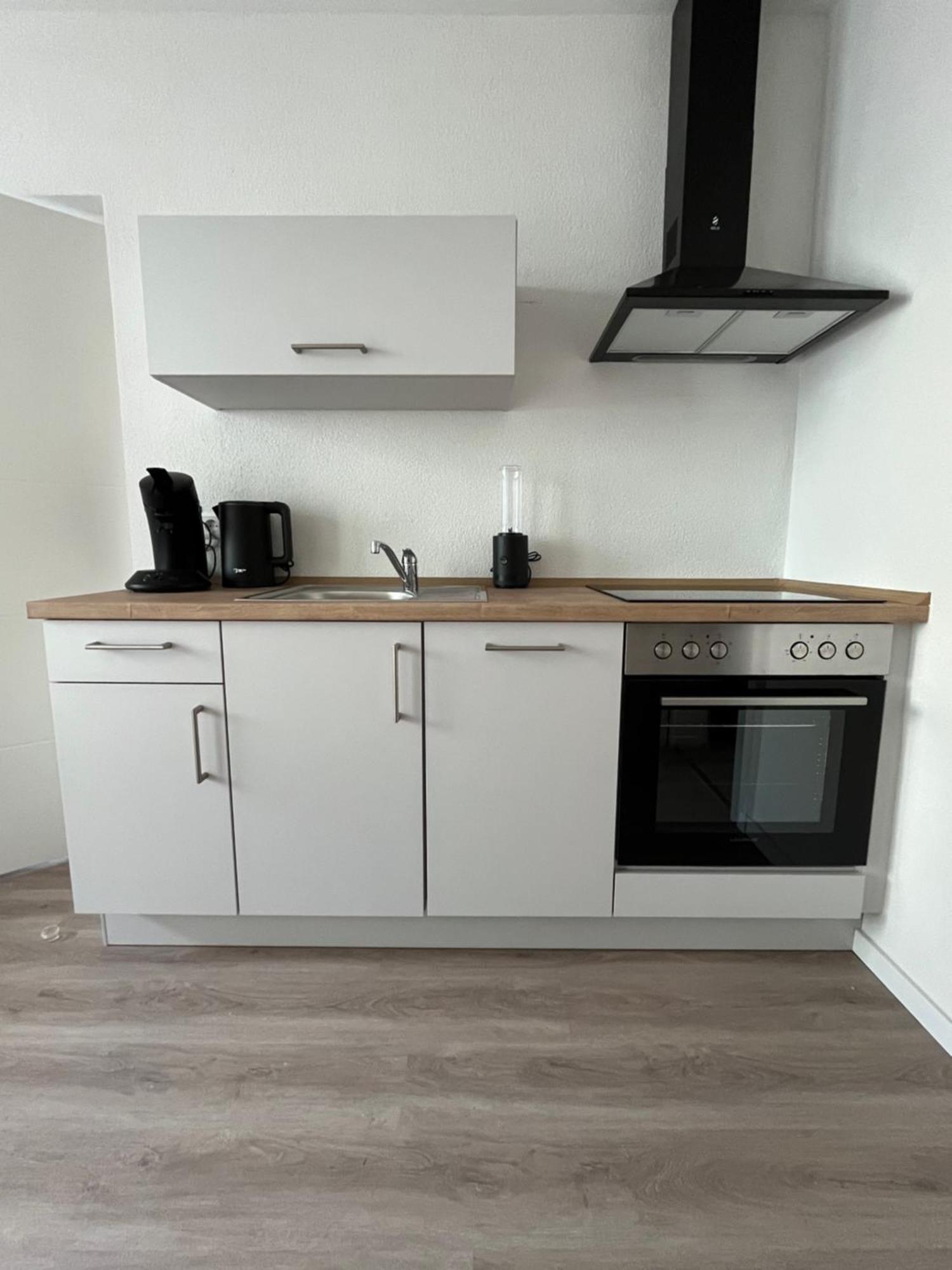 Black Forest City Apartment Mit Kostenlosem Parkplatz Freiburg Bagian luar foto