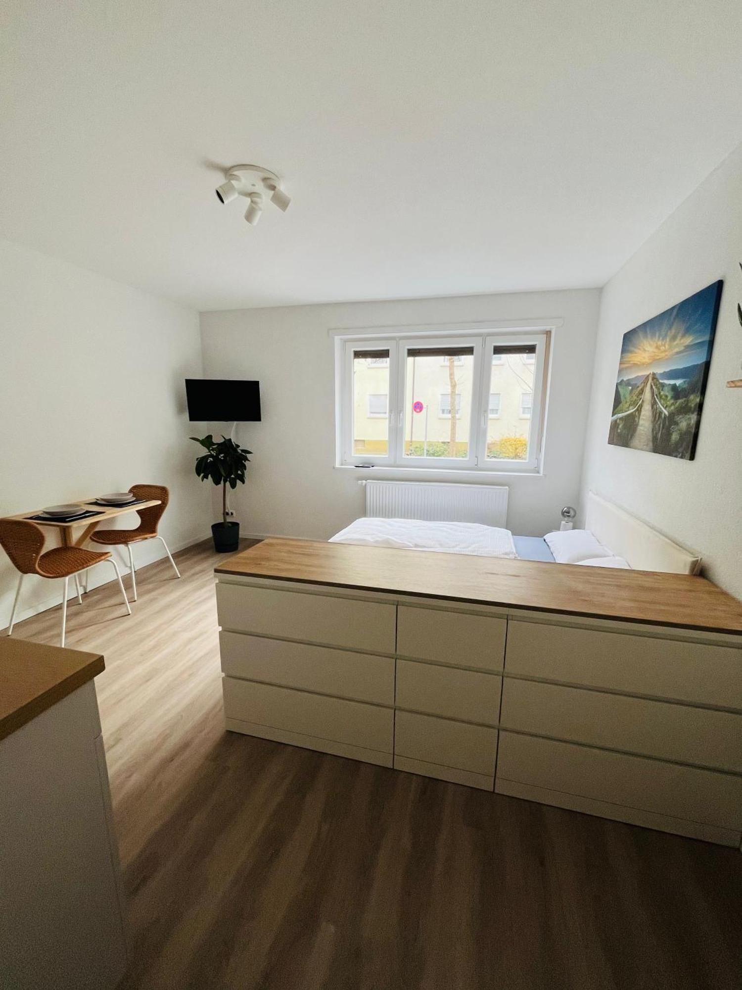 Black Forest City Apartment Mit Kostenlosem Parkplatz Freiburg Bagian luar foto