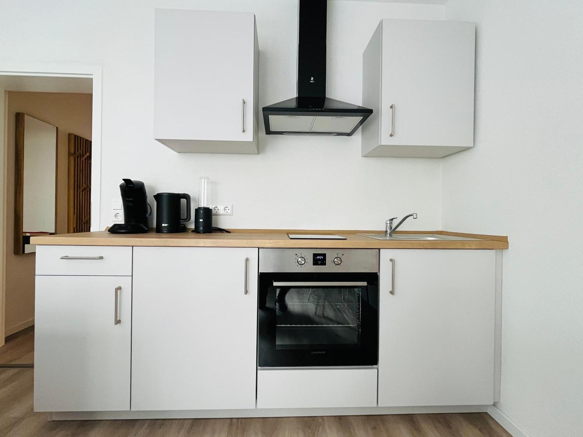 Black Forest City Apartment Mit Kostenlosem Parkplatz Freiburg Bagian luar foto