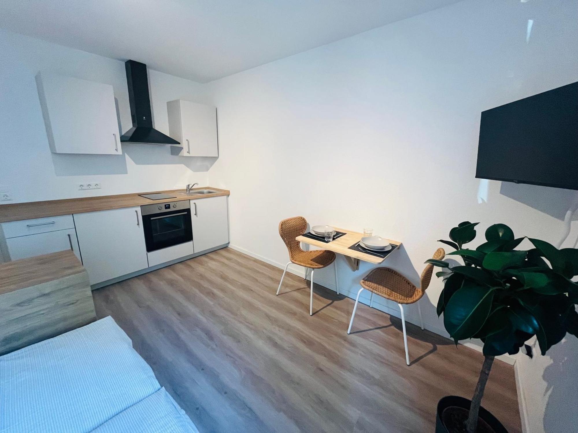 Black Forest City Apartment Mit Kostenlosem Parkplatz Freiburg Bagian luar foto